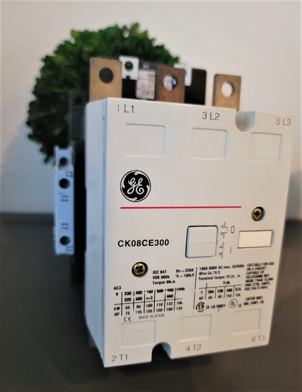 قواطع كهربائية