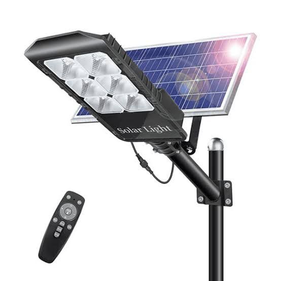 إنارة شوارع بالطاقة الشمسية